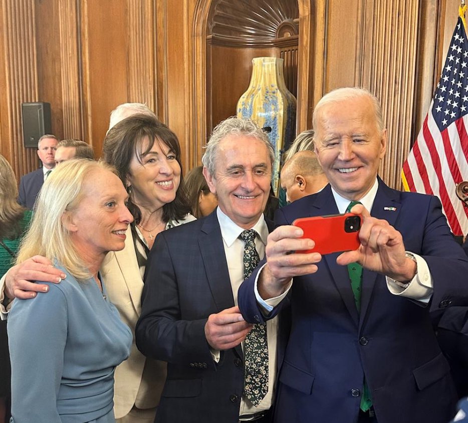 After a week reaffirming the US steadfast support in building peace, I discussed with Congresswoman @marygayscanlon and Claire Cronin @USAmbIreland the pivotal role of the President @POTUS in the establishment of the Fund and his continued commitment to our work @FundforIreland