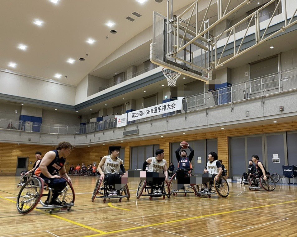 rihechanko's tweet image. 4年ぶりに開催された、車いすバスケのHIGH8(ハイエイト)選手権🏀

持ち点1.0〜2.5の選手が出場し、コート上5人の持ち点の合計は8.0以内(通常は14.0以内)というルール。

車いすラグビーでいう、ローポインターズゲームのような大会です🏐
(ぜひ競技の垣根を超えて応援を！)

#車いすバスケ
 #HIGH8