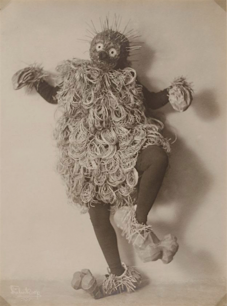 I posted these wild 1921 dance costumes a few days ago. Intrigued, I dug into the history of the couple who made them and found a gut-wrenching story of a doomed marriage.

I tell it here, in... 

'The Heartbreaking Fate of Lavinia Schulz &amp; Walter Holdt.'

youtube.com/watch?v=DronVd…