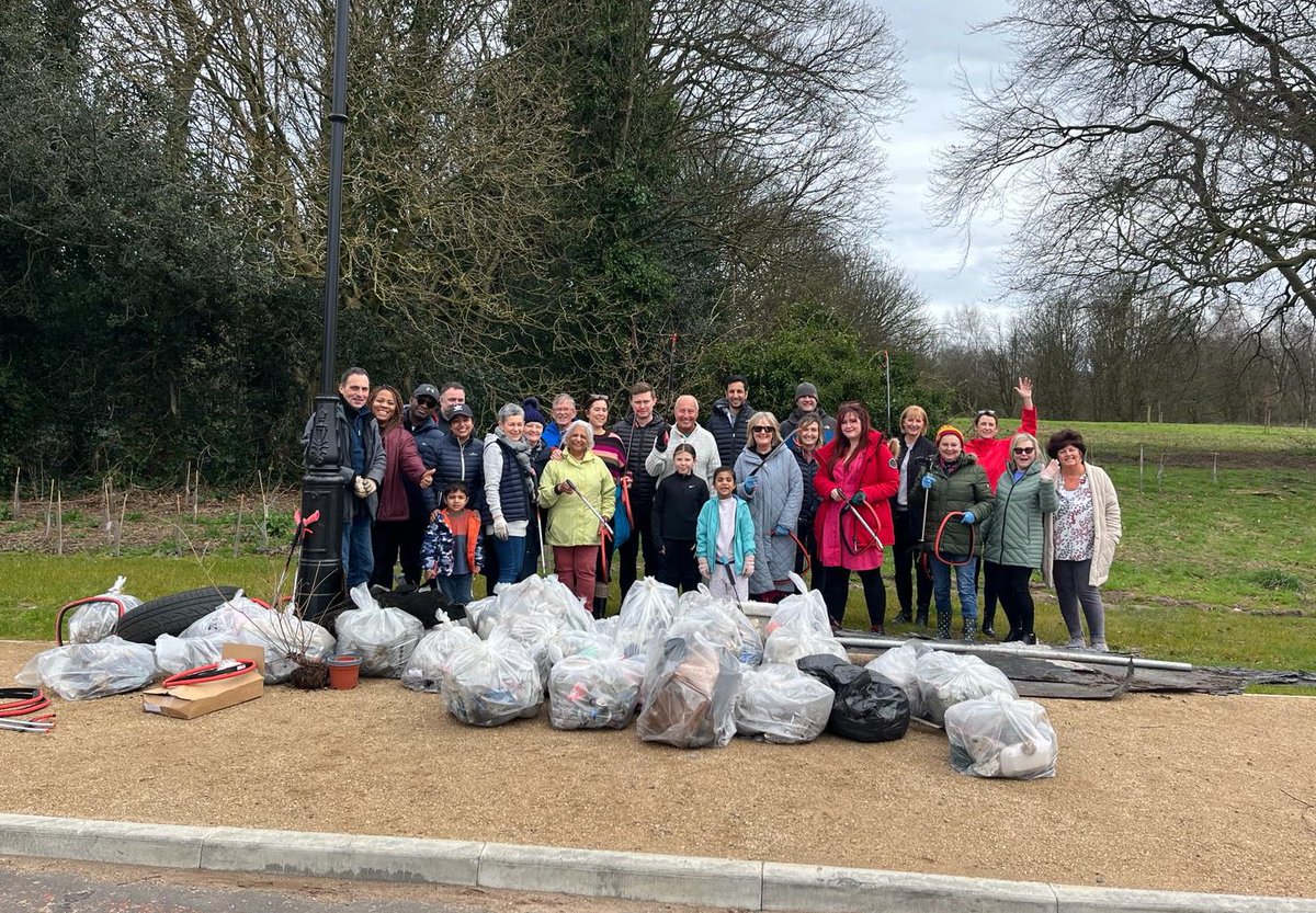 Massive THANK YOU to everyone who helped make #Springwood clean and tidy today.

3 separate groups out across the ward, all doing their bit to #KeepLiverpoolTidy

#SpringwoodMatters #OurCommunityMatters