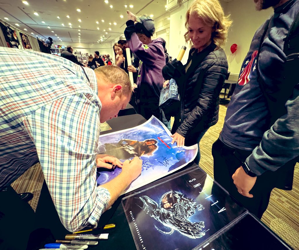 coolwatersprods's tweet photo. Amazing time at @DaysOfTheDead13! @ChristopherPHen from #Aliens signing and meeting the amazing fans alongside his sister @RealCarrieHenn! So good to see the love for this family! Come see them today and tomorrow! 👽😎 https://t.co/zNZEZ3ropG