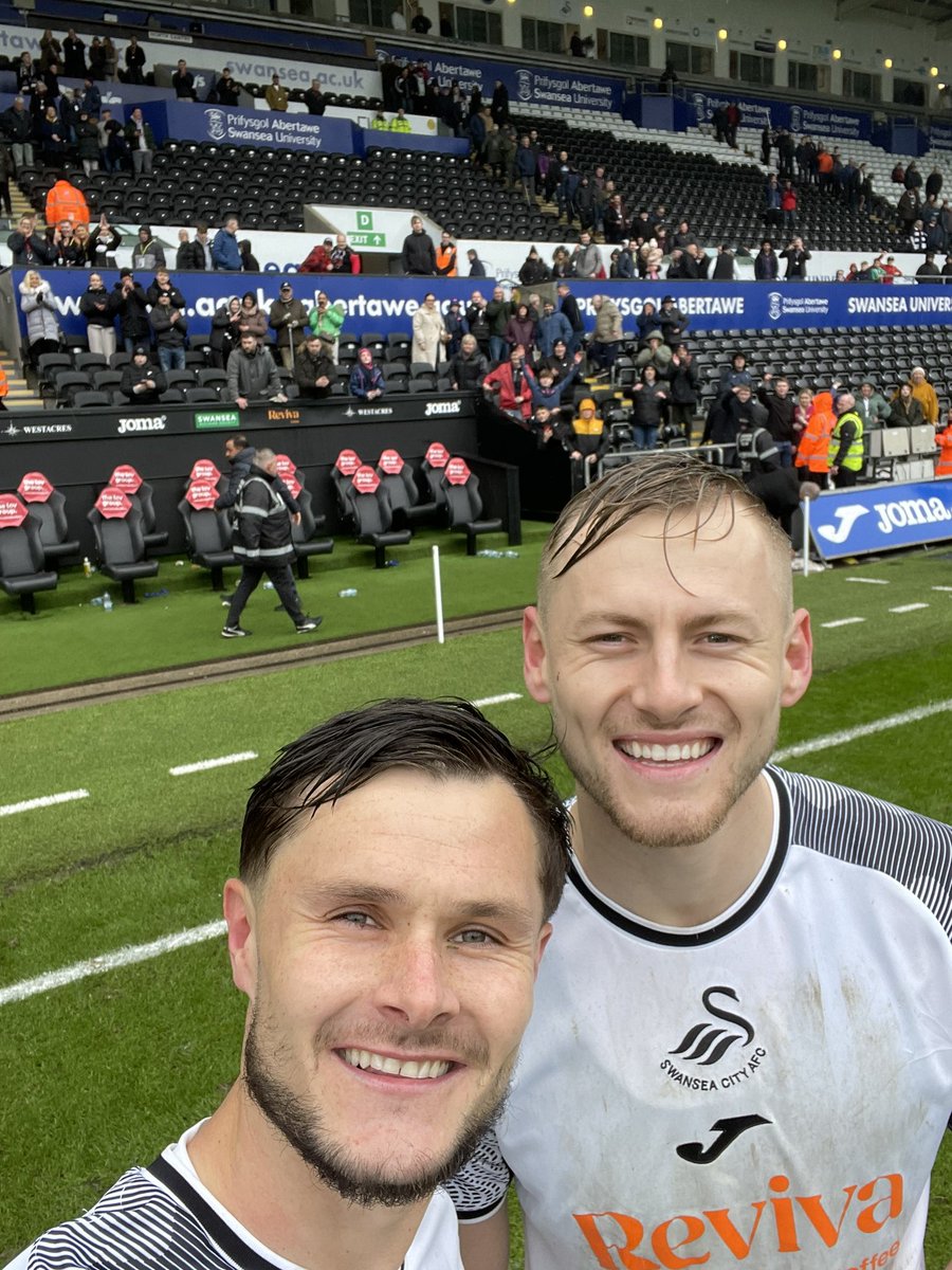 SwansOfficial's tweet photo. The boys 🤩 https://t.co/PjKv6uvMBM