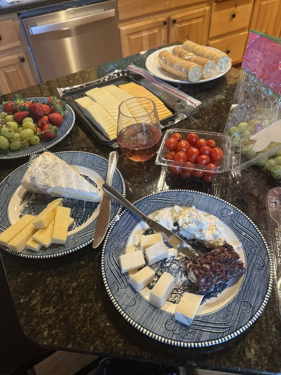 PodcastEdw's tweet photo. Wine and cheese for breakfast! Brain food for writer brain https://t.co/5oDEt9zYmT