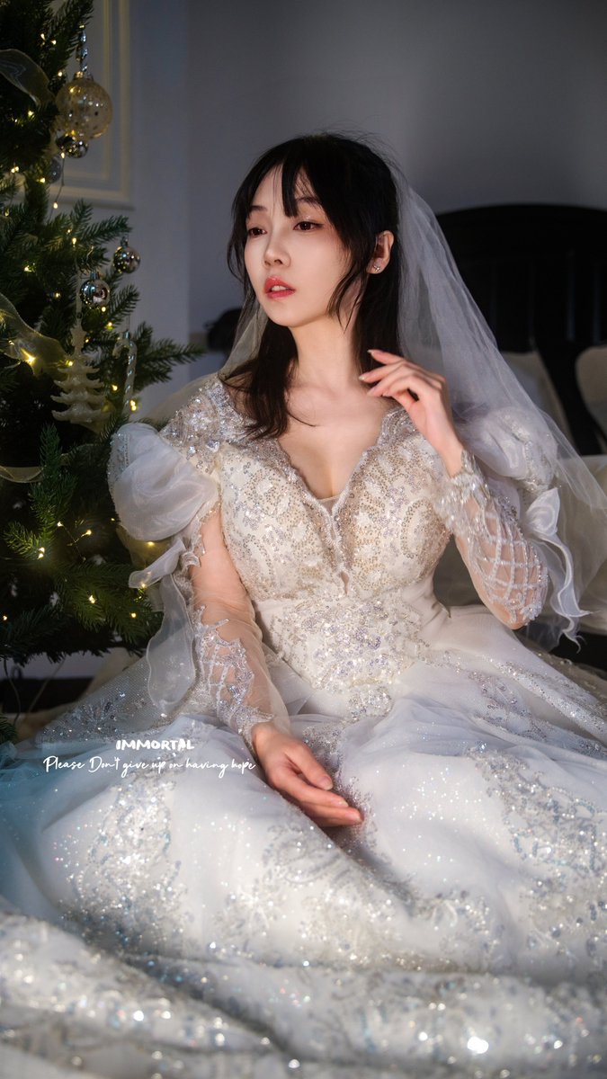 她是灼烧不尽的蝶 

👸: @bingtangyuanzi
📷: @Immortal_047   

投稿：
@Fengsiyuan
@tbzt2024
@wqganenshi_
@AnoAno021 https://t.co/qv3LWFQ2uv
