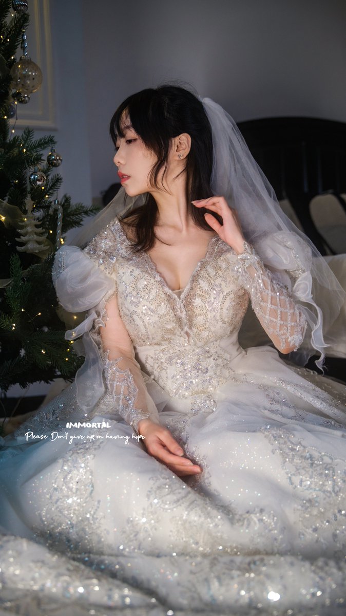 她是灼烧不尽的蝶 

👸: @bingtangyuanzi
📷: @Immortal_047   

投稿：
@Fengsiyuan
@tbzt2024
@wqganenshi_
@AnoAno021 https://t.co/qv3LWFQ2uv