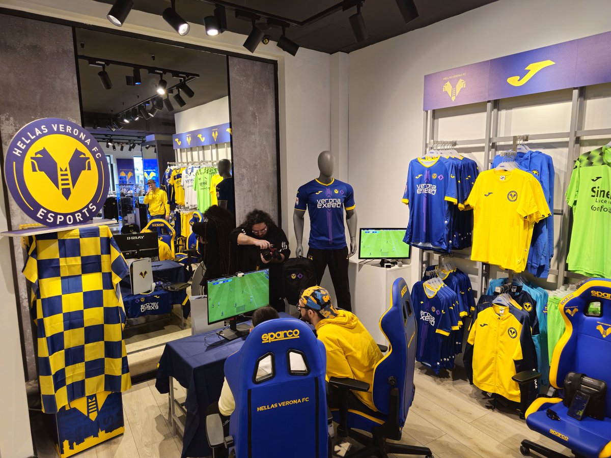 Vi aspettiamo a brevissimo allo store di @HellasVeronaFC per la finalissima del torneo! Non mancate! #HellasVerona #Verona #VeronaExeed