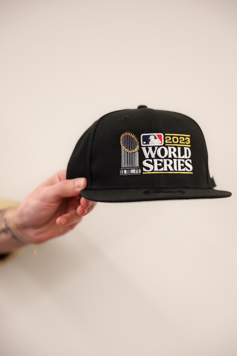 mlbespanol's tweet photo. ¡Participa para ganar una gorra y una camisa de la Serie Mundial 2023! 🚨

Sigue estos pasos para participar:
•Seguir a @LasMayores
•Dar Like y Repost a esta publicación.
•Etiquetar a un amigo en los comentarios.
•El ganador será elegido el 18 de marzo de 2024.

Reglas y condiciones aplican. Más información en el link de nuestra bio.