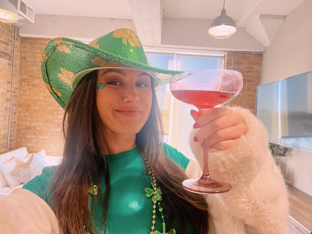 St patty’s cowgirl. Cheers💋