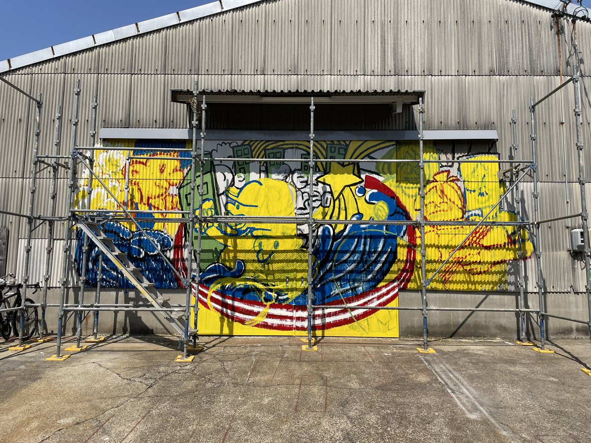 ぶらっと北高616
＃部活紹介 #美術部 #三愛クリーナー株式会社 #WashersFactory #壁画制作 
北高校美術部の三愛クリーナー株式会社・Washer's Factory・新工場「Deliver Dream」壁画制作2日目(2週目)。
先週の線描きから色塗りに入りました。