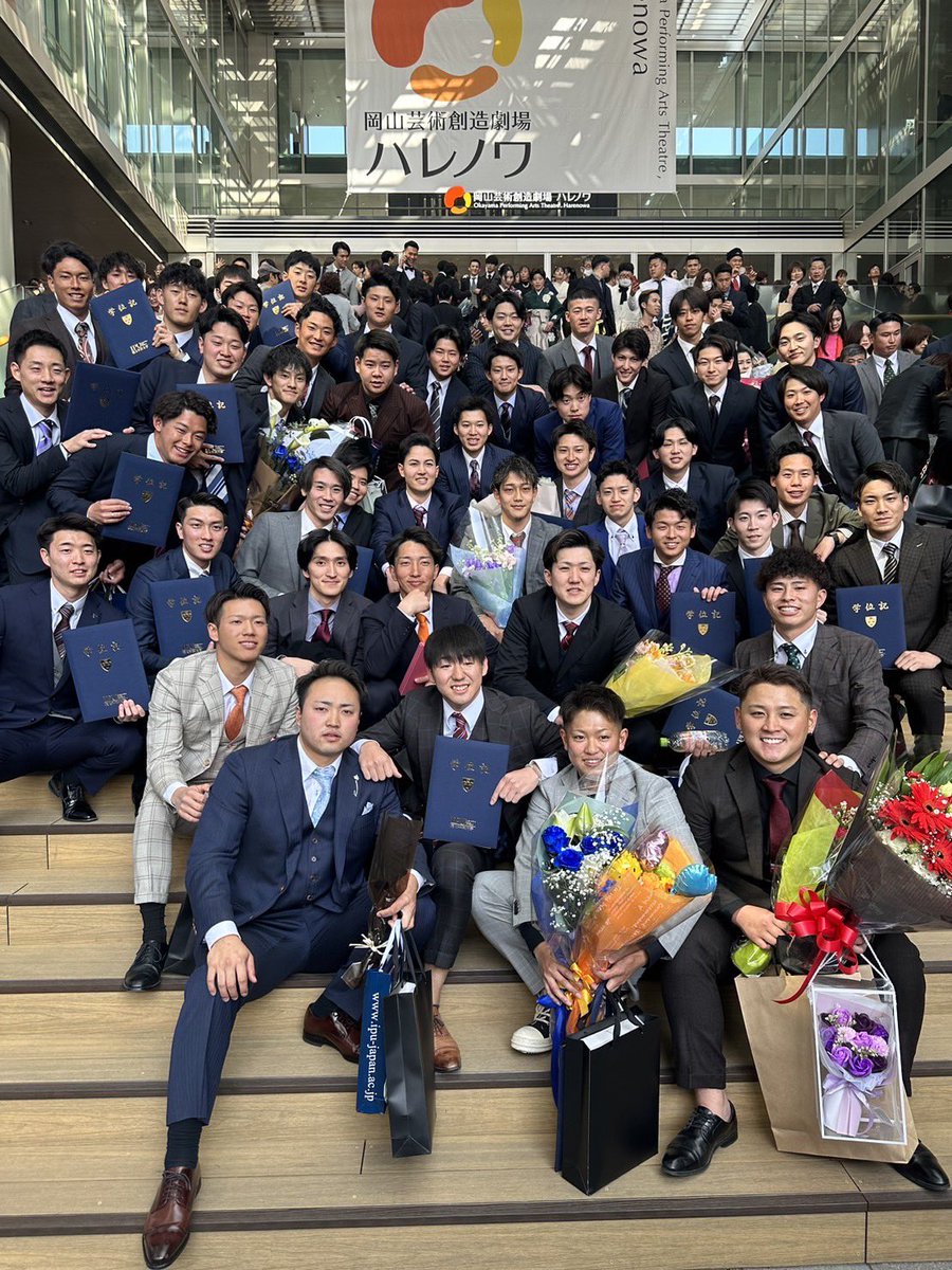 GM241815's tweet photo. 環太平洋大学卒業しました🎓
14期生でよかったです！
また会った時は仲良くしてください🙇‍♂️ https://t.co/yGh2jqpq1l