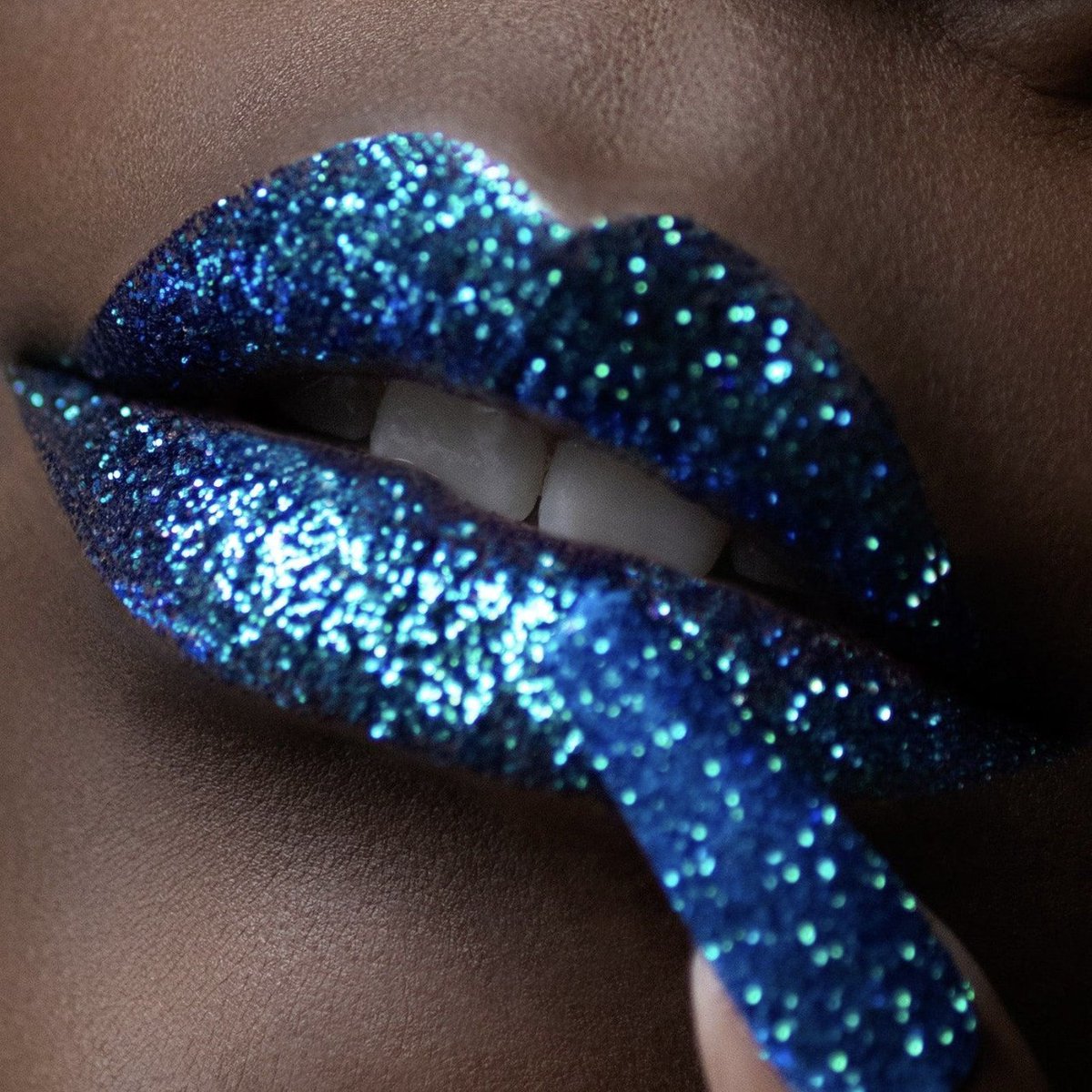Glitter lips in Atlantis Chrome will turn you into the St Patrick's Day queen. Plus, it'll last all night - no matter how many pints of Guinness you have! #glitterlips #stpatricksday #staygoldencosmetics #indiebeauty #blackownedbusiness #femalefounder