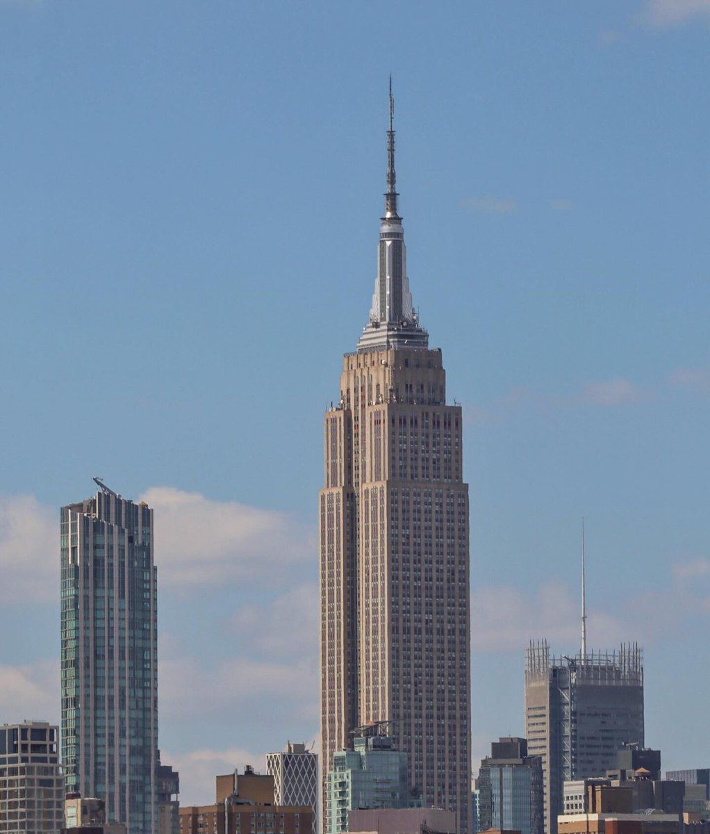 EmpireStateBldg's tweet photo. Happy Saturday 

📷:  lance(.)photography26w/IG https://t.co/mF6Tbrzxib