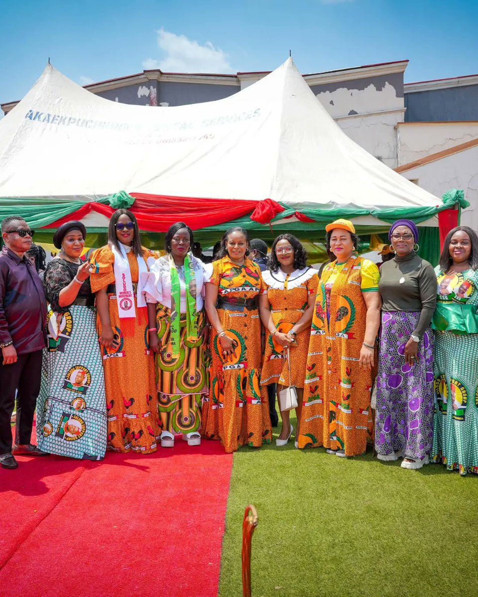 6,000+ Anambra women unite for #Soludo! First Lady Nonye Soludo hails their role in Governor Soludo's electoral success & calls for their continued support. #ASSG #StrongerTogether #SolutionisHere