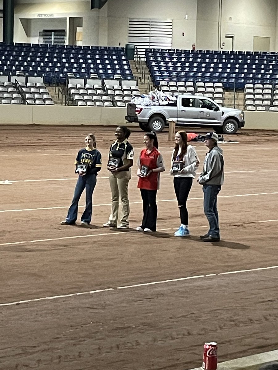 Lucrecia Gregg tweet media