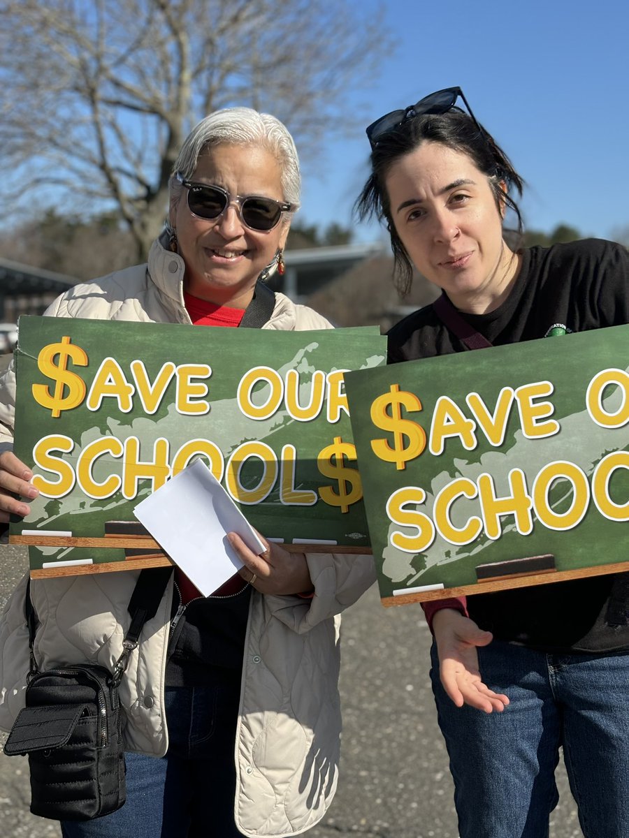 Our FFT members out rallying to fully fund public schools. Thank you!! #SaveOurSchools #KeepThePromise #publiceducation @nysut