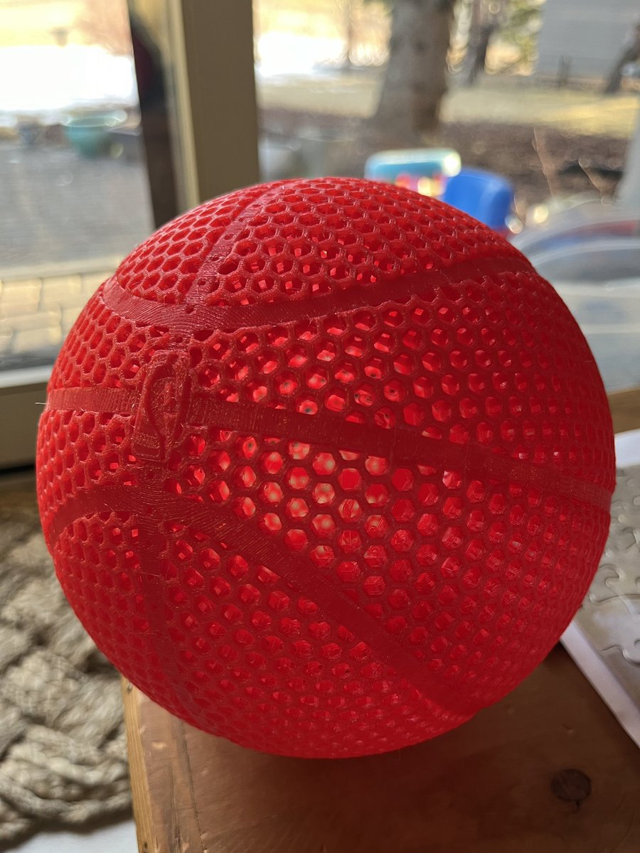 dawuxing's tweet photo. my 1st airless ball is life https://t.co/43Le0WUu1W