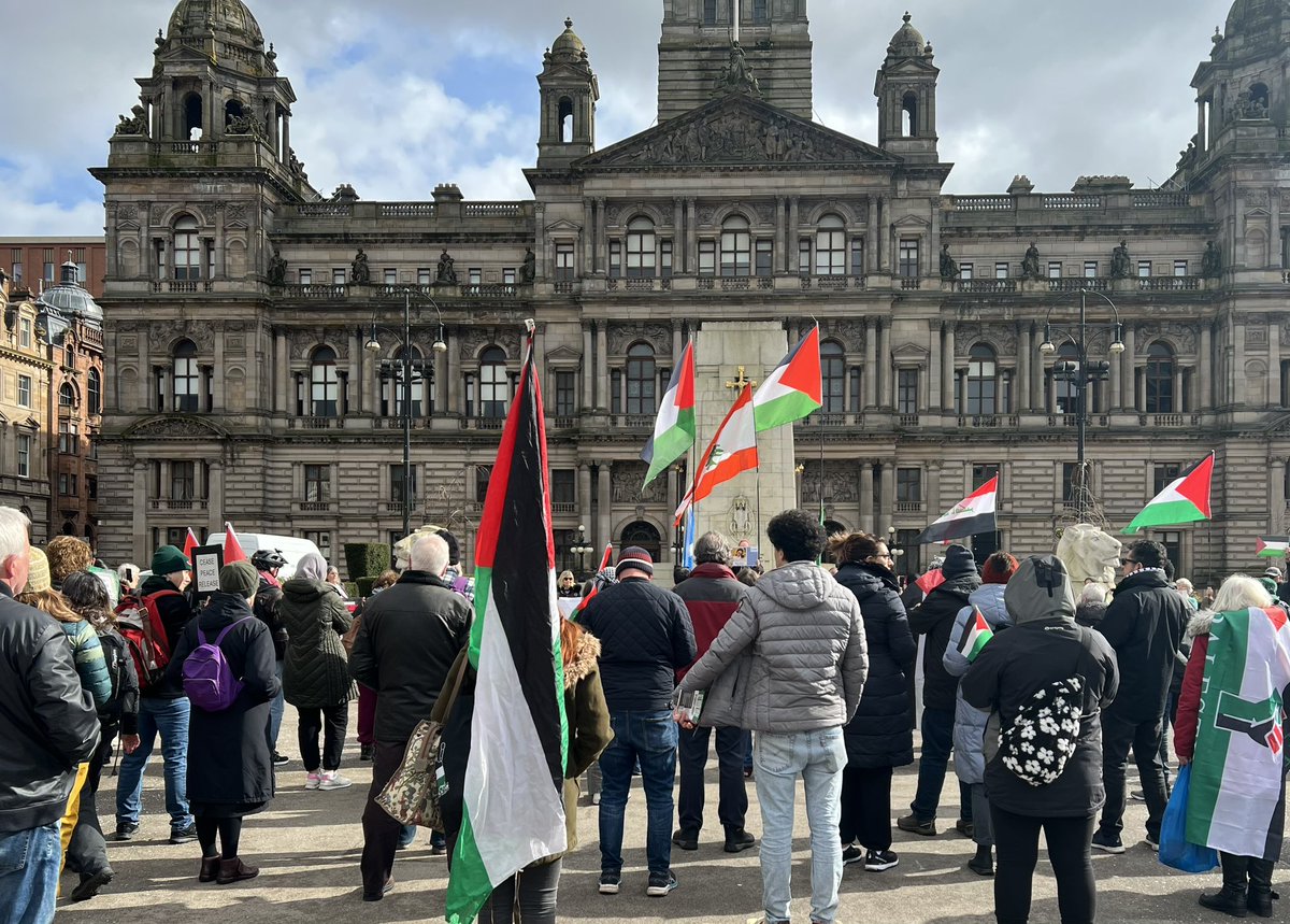 Today I spoke at Glasgow Vigil to mourn hundreds of Healthcare workers killed in #Gaza
We also remember those still working despite being exhausted, traumatised, displaced & having lost loved ones themselves!
#DimaAlHaj
#CeasefireNow
#HumanitarianAid
#HostageRelease
#PeaceProcess