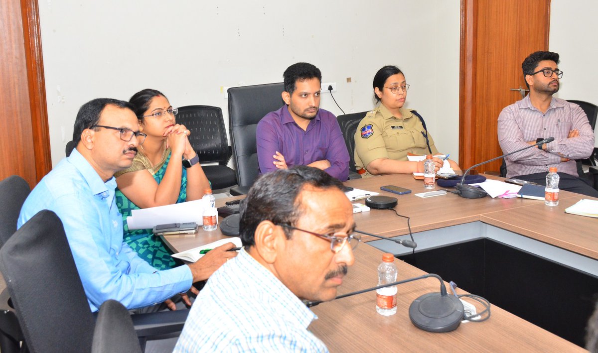 పార్లమెంట్ ఎన్నికల షెడ్యూల్ ను కేంద్ర ఎన్నికల సంఘం విడుదల చేసినందున జిల్లా కలెక్టర్లు, ఎస్పీలు  పార్లమెంట్ ఎన్నికల నిర్వహణకు అవసరమైన అన్ని చర్యలు తీసుకోవాలని రాష్ట్ర ప్రధాన ఎన్నికల అధికారి వికాస్ రాజ్ అన్నారు.