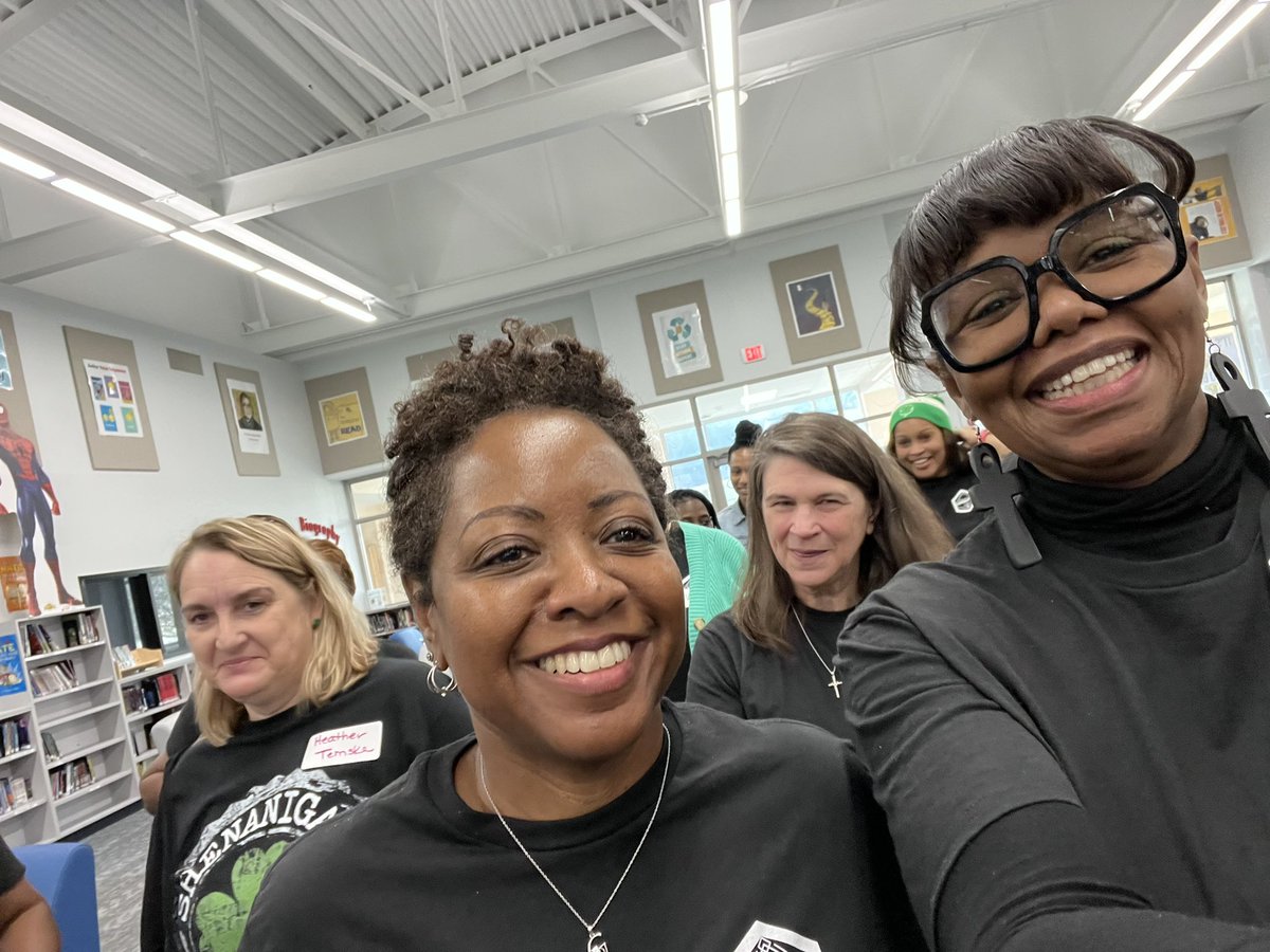 #SaturdayLearrning at #edcampfulton 'We're on fire 🔥 with ideas and collaboration! Shoutout to our incredible team of Vanguard teacher”! AI topic is popping. #CHATGPT #InnovativeEducators #TeamWork @PaulDWestMiddle @fultonitdept @FCSVanguard @LRluvslitHERacy