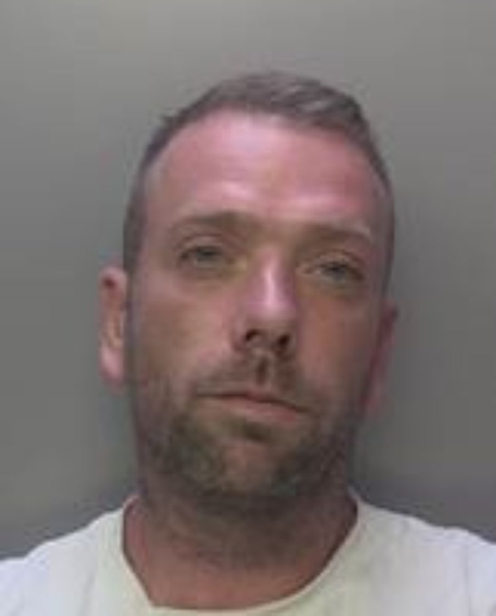 SussexIncidents's tweet image. Jeremy Ellis, 38, is sought by Sussex Police for failing to attend court. He's often seen in #Durrington, #Worthing 

🔍 If sighted or have info, contact Sussex Police referencing serial 702 of 07/03.