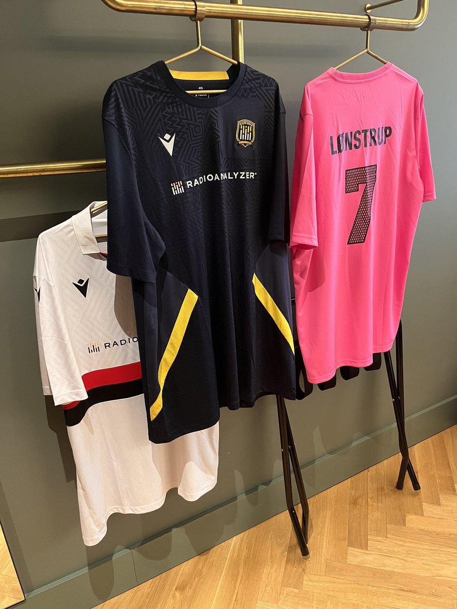 RadioAnalyzer's tweet image. Hello World! 

Our Twitter is waking up for #RDE2024 @RadiodaysEurope ‼️

Anyone going?? 

We have had stau. We have had curry wurst. We have had dirty räststätte. 

But now we have the team jerseys up; ready for tomorrow. 

Hello Munich!!!

See you all soon!