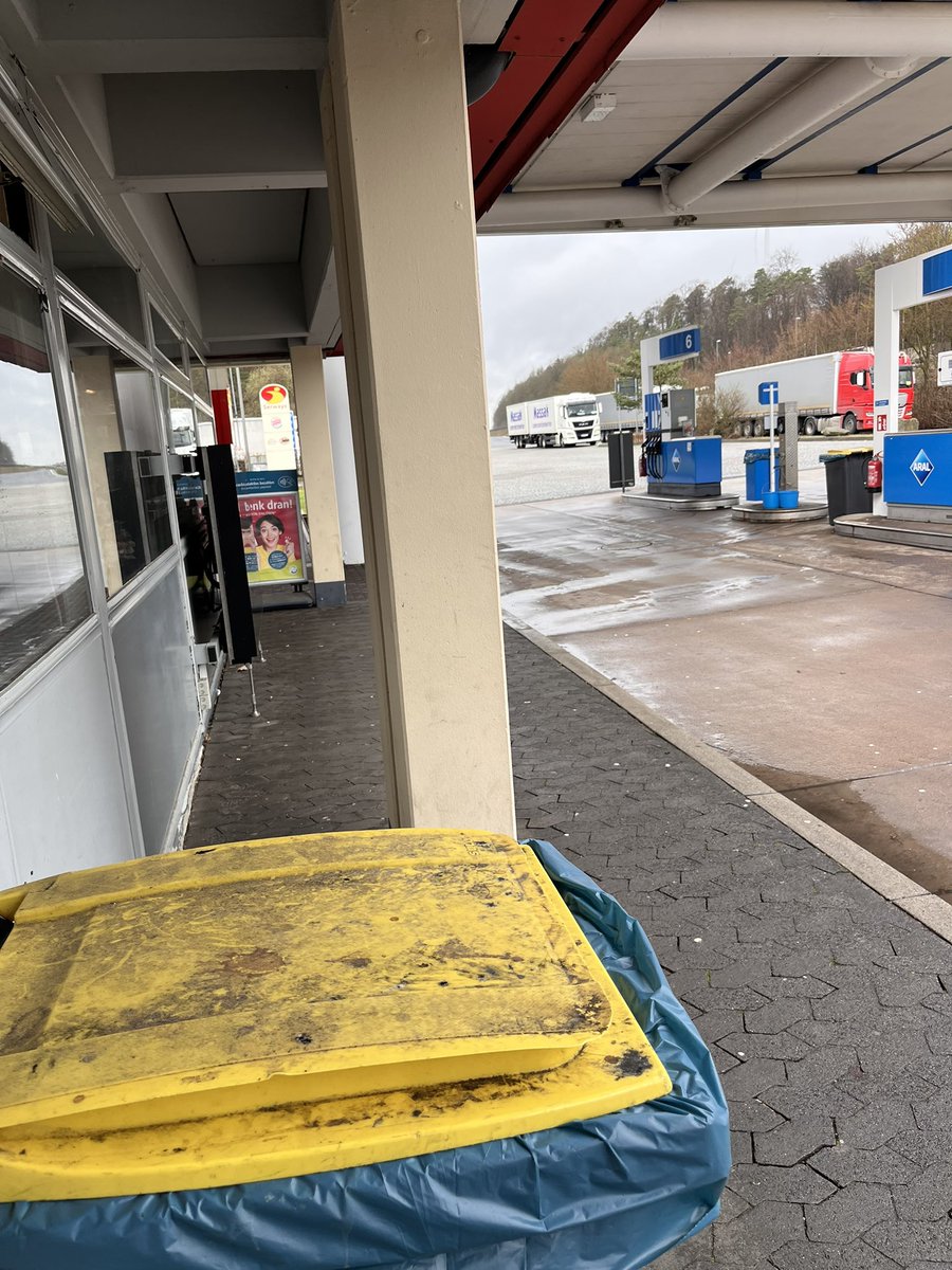 RadioAnalyzer's tweet image. Hello World! 

Our Twitter is waking up for #RDE2024 @RadiodaysEurope ‼️

Anyone going?? 

We have had stau. We have had curry wurst. We have had dirty räststätte. 

But now we have the team jerseys up; ready for tomorrow. 

Hello Munich!!!

See you all soon!