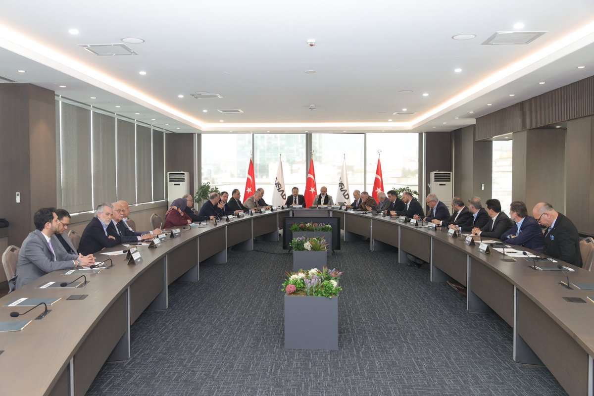 MÜSİAD Yüksek İstişare Heyeti Toplantımızı, Yüksek İstişare Heyeti Başkanımız Erol Yarar ve üyelerimizin katılımıyla, Genel Merkezimizde gerçekleştirdik. 

Toplantıdamızda düzenlediğimiz programlar, faaliyetler ve gerçekleştireceğimiz projeler hakkında fikir alış verişinde