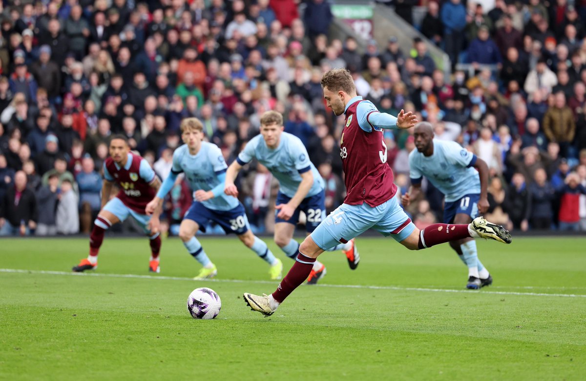Premier League tweet media