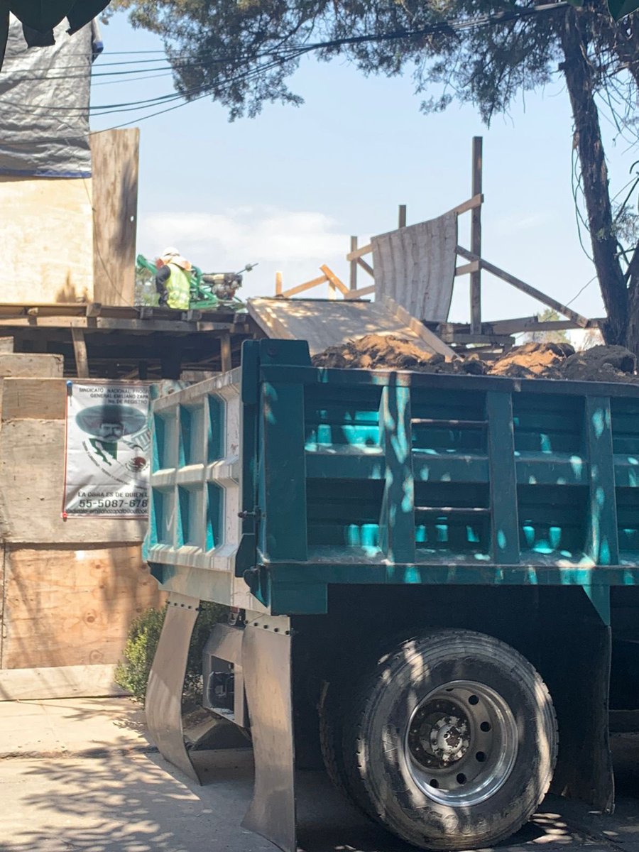 veltecamachalco's tweet photo. Acueducto 39 Tecamachalco continúan las obras y lo que opinen los vecinos no importa?
@angiemoyam 
@GobNau https://t.co/29LDBnq6F9