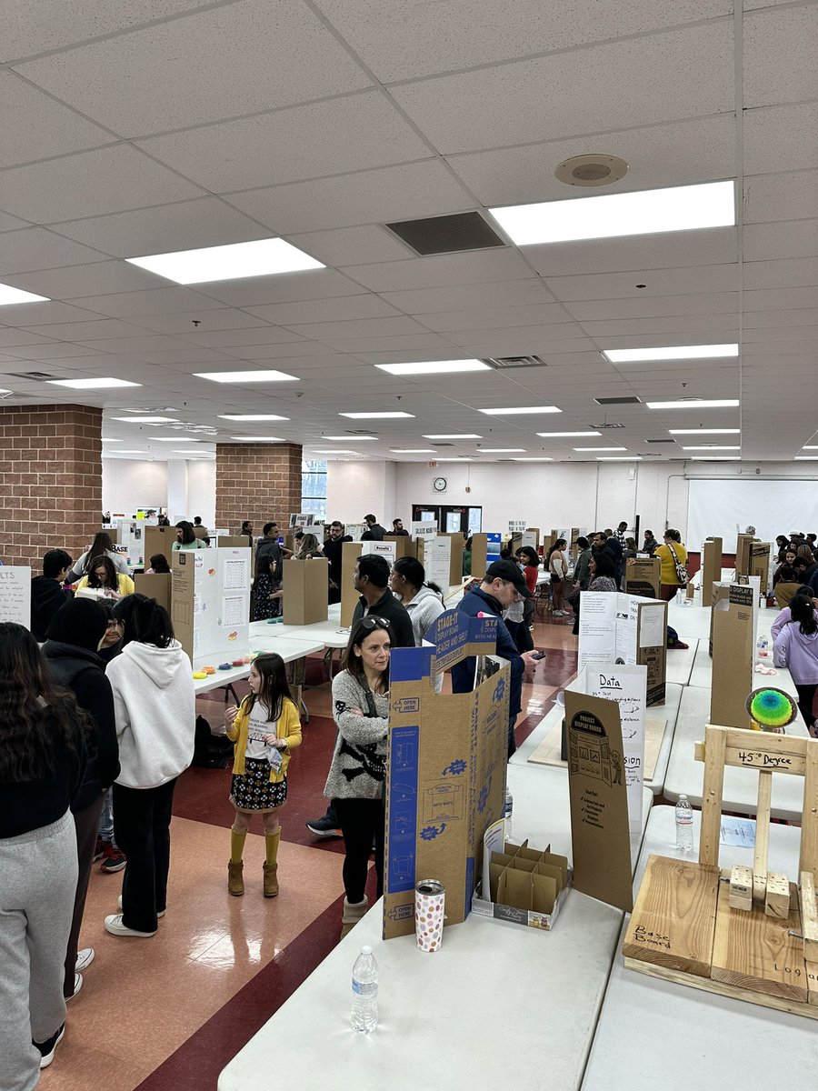 District science fair at Mount Olive High School! Huge turn-out! Amazing work by everyone!! (Even high school tours!) @SuptMOTSD @KevinRStansber1 @mrobinson322