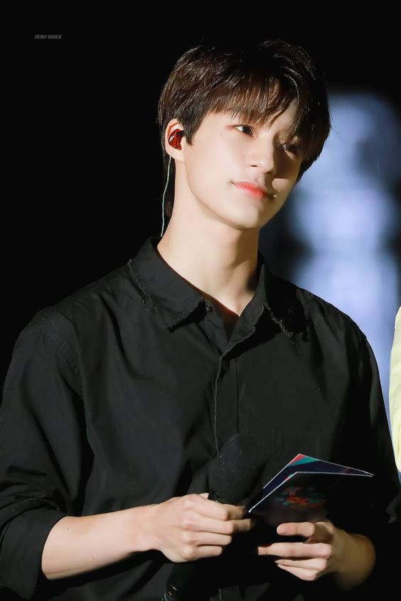 jaemhiu's tweet photo. @MINJUGlM Setelah jeda sesaat, Bintang pun melanjutkan. "Ternyata waktu telah larut ya, Aileen, udah saatnya kita pamit nggak sih?" tanyanya kearah Aileen yang ada disebelahnya. "eh, tapi sebenarnya, sebelum kita pamit undur diri, ada yang kelupaan deh?"

@MINJUGLM https://t.co/uyQ114Ryuh
