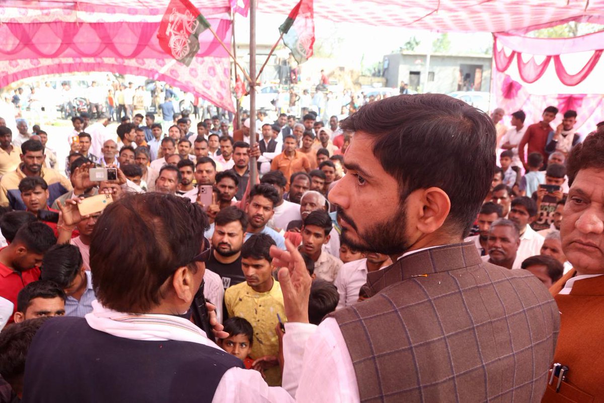 shivpalsinghyad's tweet photo. यूं बट के बिखर गया हूं इस शहर में,
हर शख़्स में अपना अक्स पाऊं,
आवाज़ जो दूं किसी के दर पर,
अंदर से भी ख़ुद निकल के आऊं...

बिसौली, बदायूं... https://t.co/QR2RI6FXqV