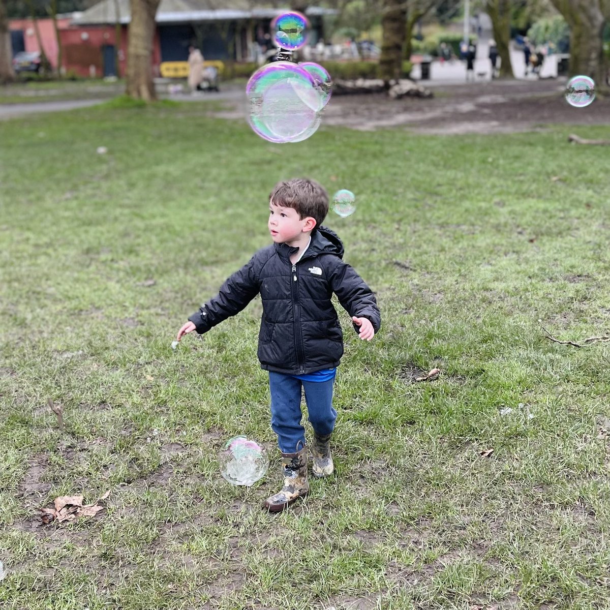 Generosity Rocks. This kind & generous young man was making massive bubbles in the Park. Wasn’t asking for anything. Wasn’t expecting anything in return, but 30-40 kids having fun, making up games & parents chatting. Generosity creates Generosity ❤️ #InfectiousGenerosity