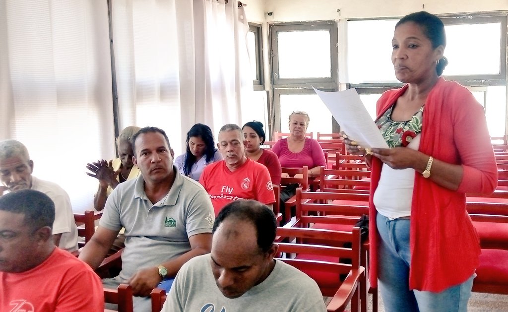 AMPPMella's tweet photo. #Mella,#SantiagoDeCuba. Con el ímpetu a que nos conmina a la lucha, la letra del Himno de Bayamo y con el sentido homenaje a nuestro siempre Comandante en Jefe Fidel Castro, se da inicio hace minutos al Balance Anual de Cuadros Electivos de AMPP Mella.
#LosDesafiosDelPoderPopular https://t.co/aNuj31pEnG