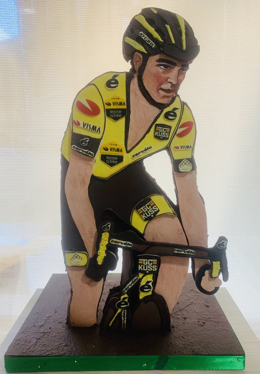 DolceriaP's tweet image. Ja ens ha arribat la Pasqua 
I aquest any dediquem la “mona” al corredor de “casa” @seppkuss 
Tenim ganes que arribi la @voltacatalunya a Berga 
🚴🏻‍♂️🐒🐥
#seppkuss #xocolata #bicicleta #voltacatalunya #pasqua2024🐣