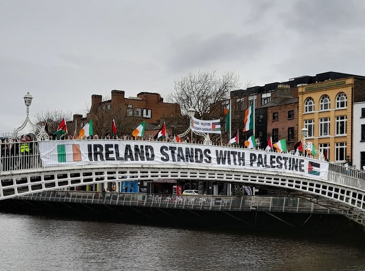 PetraSchur's tweet photo. A #StPatricksDay message from Dublin ❤️🖤🩶💚 https://t.co/lf0bXL7hDf