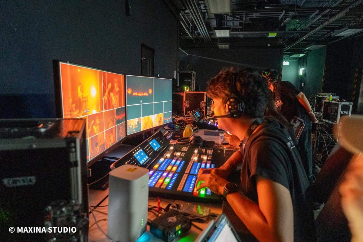 StudioMaxina's tweet photo. HYBS WELL DONE CONCERT
OB 4K Operation : Maxina Studio
Director of photography : Telephone’s Kunatan
Switcher unit1 : Telephone’s Kunatan
Switcher unit2 : ต้อม หนองนกโต
NDI System
Maxina Studio
#maxinastudio
#windblueproduction
#HYBSWellDoneConcert
https://t.co/HP9LSUuoyo https://t.co/SJ2meqdOUh