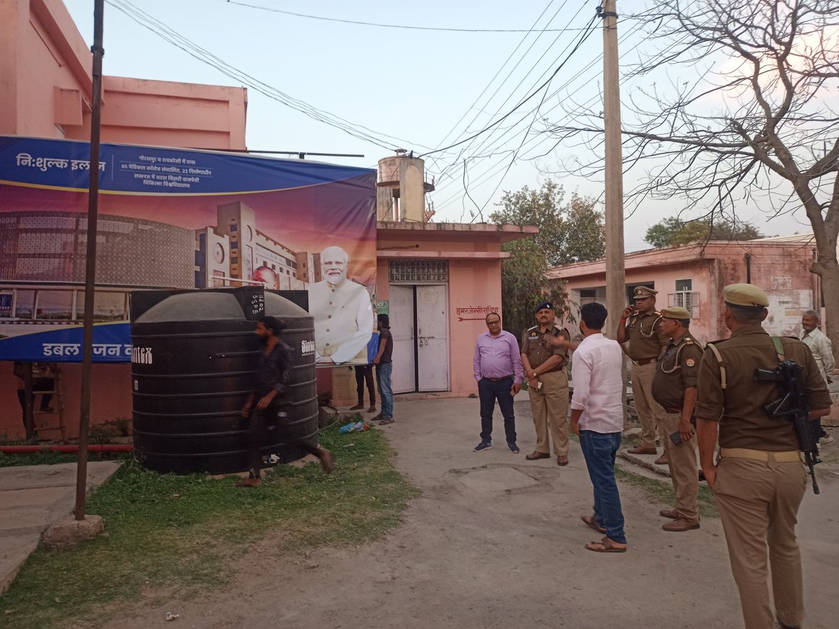 moth_nagar's tweet photo. लोक सभा चुनाव की आचार संहिता लागू होने के उपरांत नगर पंचायत मोठ में हटाई जा रही होडिंग,  पोस्टर,  बैनर आदि। https://t.co/apJYqgEkfZ