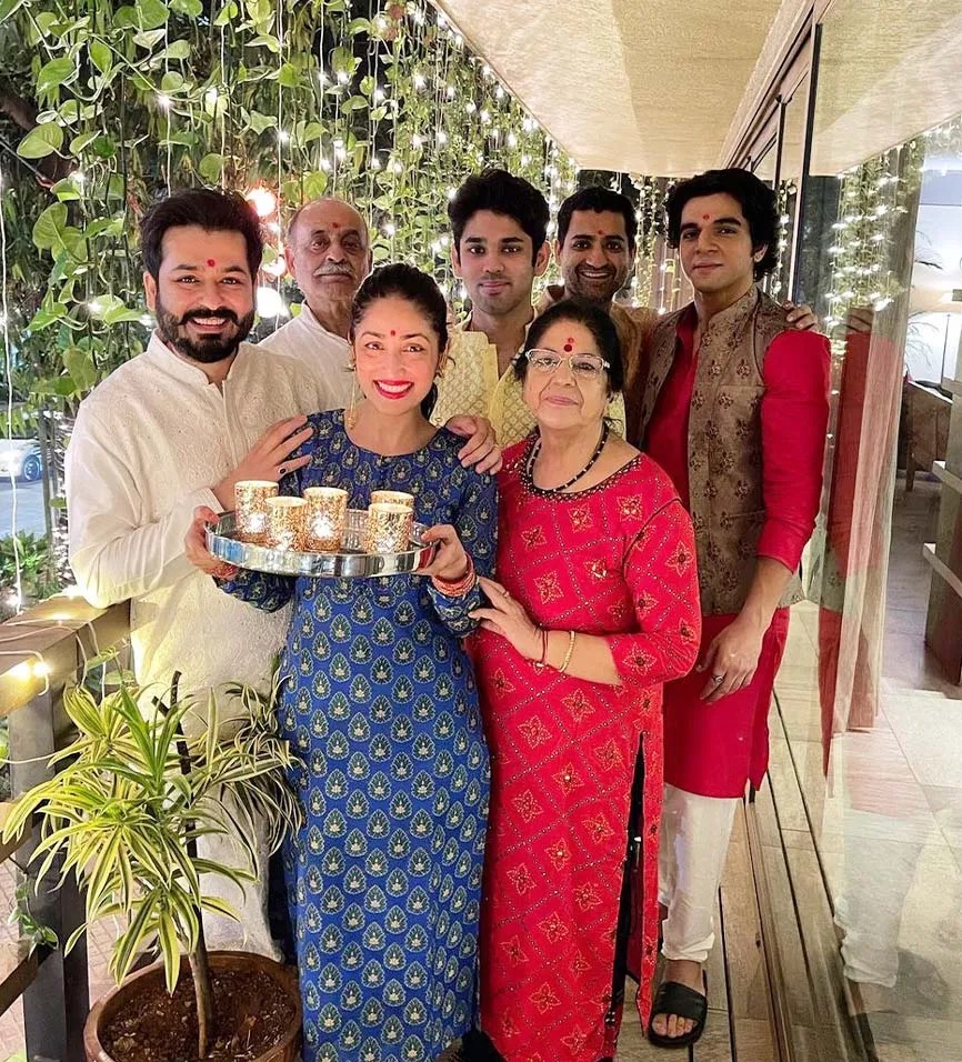 Inside #YamiGautam & #AdityaDhar’s luxurious home, here are 9 photos that'll give you a virtual tour of the couple’s lavish Mumbai apartment: trib.al/rEYyHSM