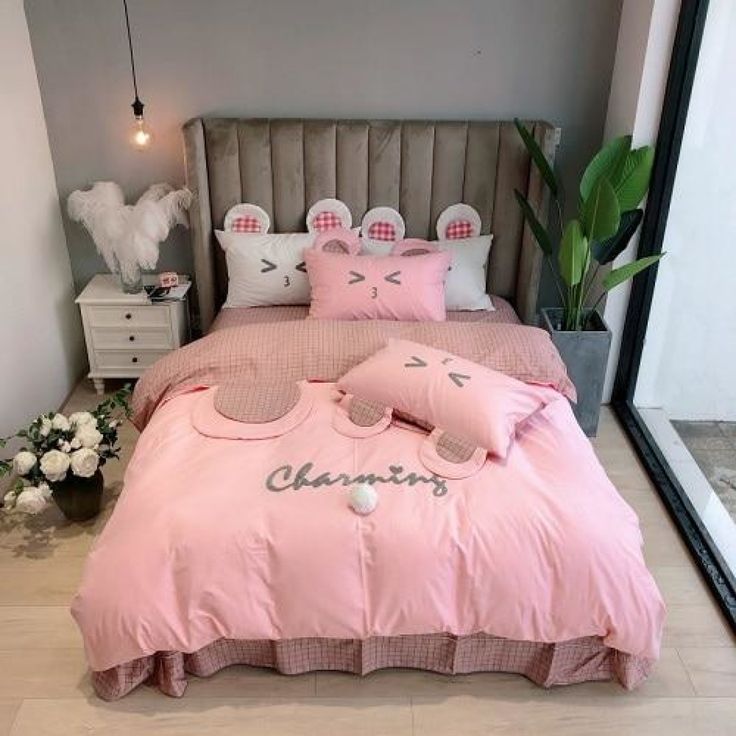 ProPinkists's tweet photo. Handing her present for @ProditorDeMafia &amp; @mafianodiaburo.

"Congratulations for your wedding! I hope your relationship will last until the end of time. Please accept this gift, by yours truly!"

As a pro pinkist, it makes sense to give the newlyweds pink bedsheet--right? https://t.co/zSJJ4k6E4C