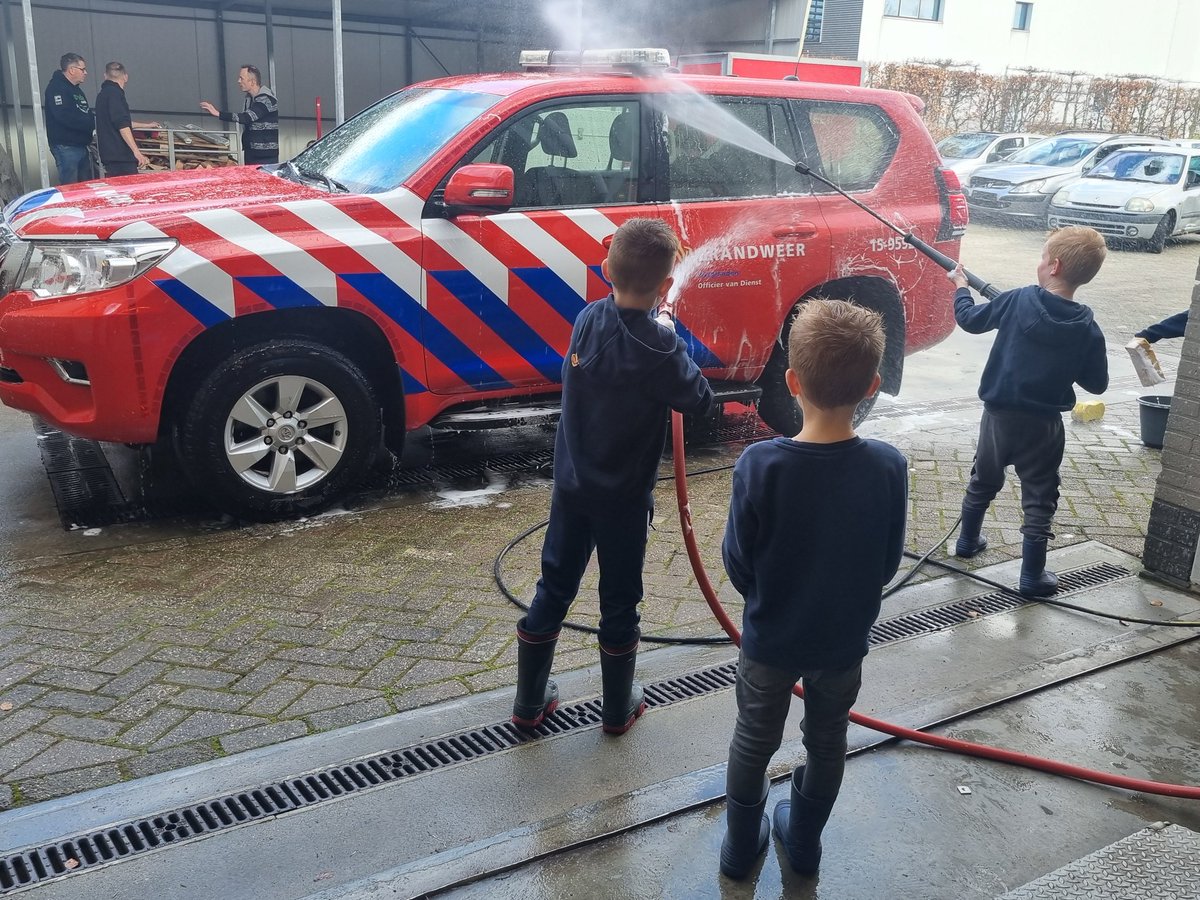 Goede hulp vandaag💪. Hele wagenpark weer schoon.