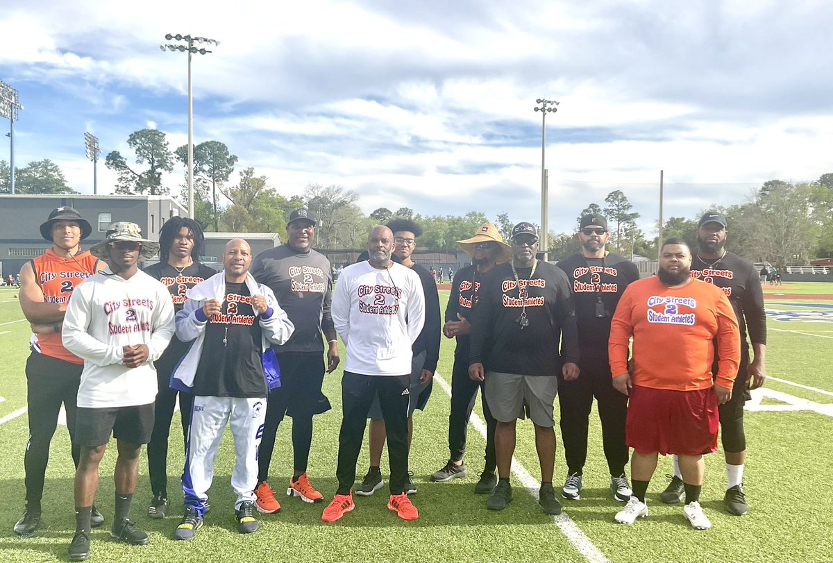 Check out this awesome group of coaches. They volunteered their time and talent to make our Drug-Free Pledge camp a success. That’s priceless, you guys ROCK! #DrugFreeDontTryMe