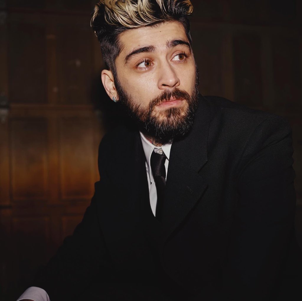 onehiatus's tweet photo. pov: you grew up with zayn malik https://t.co/AVqizdWiFn
