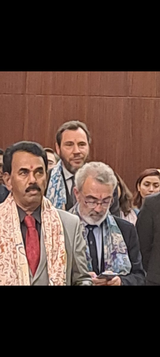Pillareta's tweet photo. @oscar_puente_ Me topé contigo aquí y te pedí con educación que dejaras de hacer política barrriobajera. Me reitero en lo que eres, además de machista y acomplejado. Ella os da mil vueltas por eso la odiáis. Vuestra mierda huele a kms aunque la tapéis ¿Me bloqueas?♀️ #ConAyuso https://t.co/kKRt3MjEaR