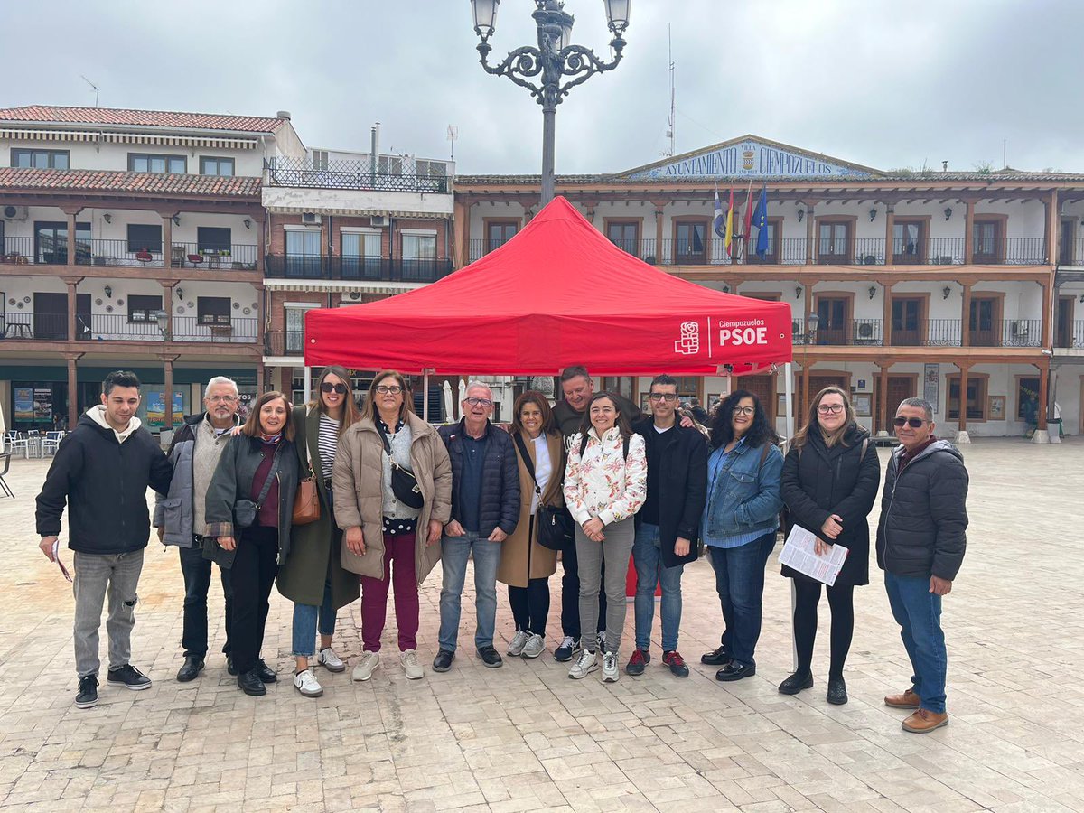 Esta mañana hemos estado en nuestra plaza de la Constitución junto con nuestro diputado del <a href="/psoe_m/">PSOE Madrid</a> Angel Gómez Chamorro, para denunciar estado de las residencias de mayores de la Comunidad de Madrid y contar las propuestas que llevamos para los mayores.

#DignidadparalosMayores