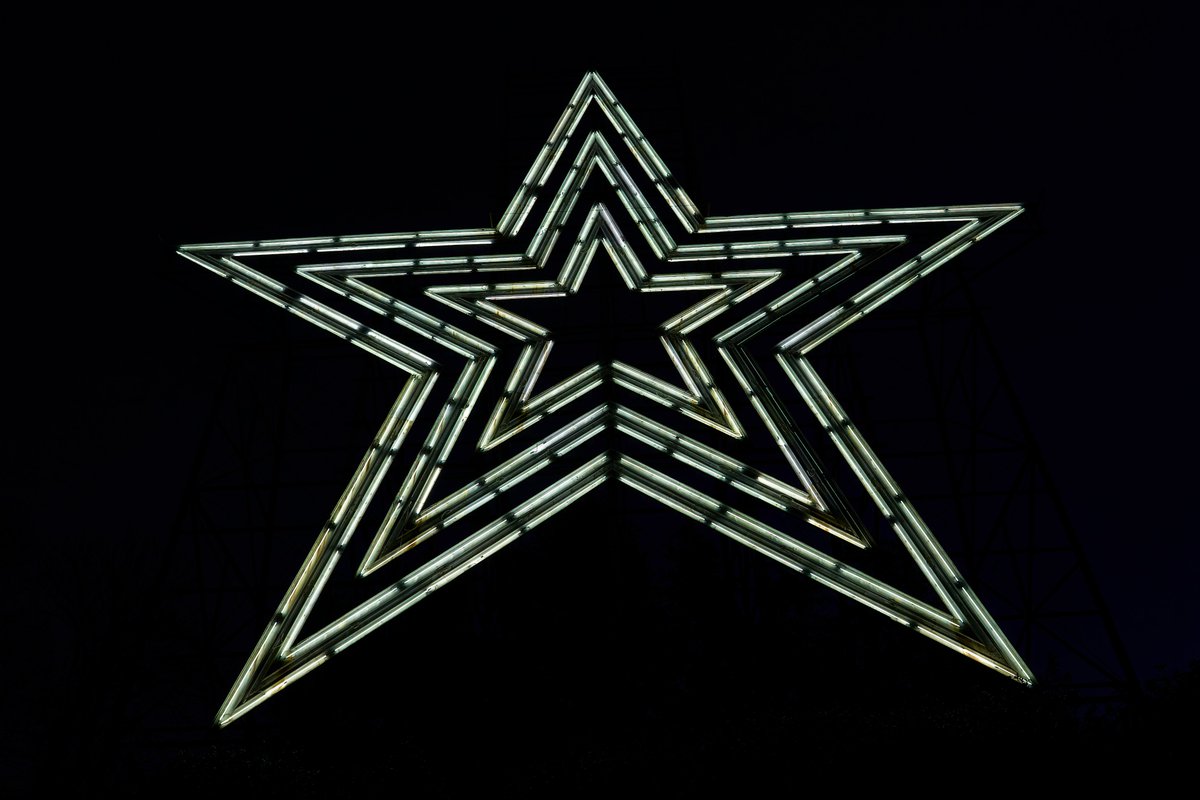 On top of Mill Mountain, the Roanoke Star can be seen from miles away when traveling along Interstate 81 in Virginia. #Roanoke #star #photography #nightphotography #neon #stars #starlight
