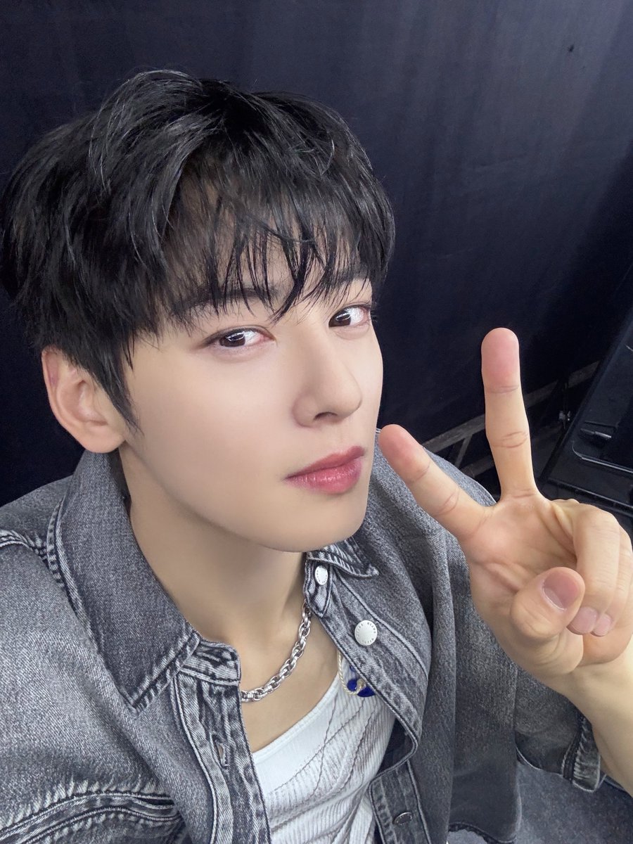 CHAEUNWOO_offcl tweet picture