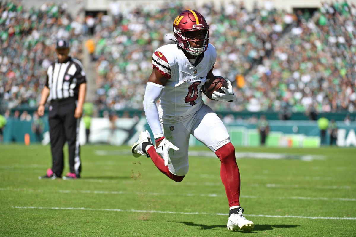 sandropacheco71's tweet photo. The #BuffaloBills #Signec wide receiver #CurtisSamuel to a 3 year, $30-million #Contract. The #Deal has a base value of $24 million in addition to $6 million in #Incentives. It also reportedly includes $15 million in guaranteed money. #NFL #BillsMafia #TheBillsMakeMeWannaShout https://t.co/H98AfEd7wn