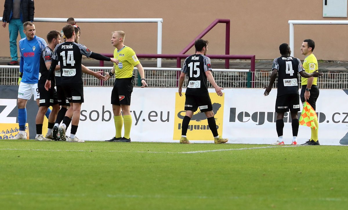 fkvz1903's tweet image. Fotoreport ze druhé půle ⤵️

📷 @SvatoplukSamler

#DUKZIZ  #FOTOREPORTE