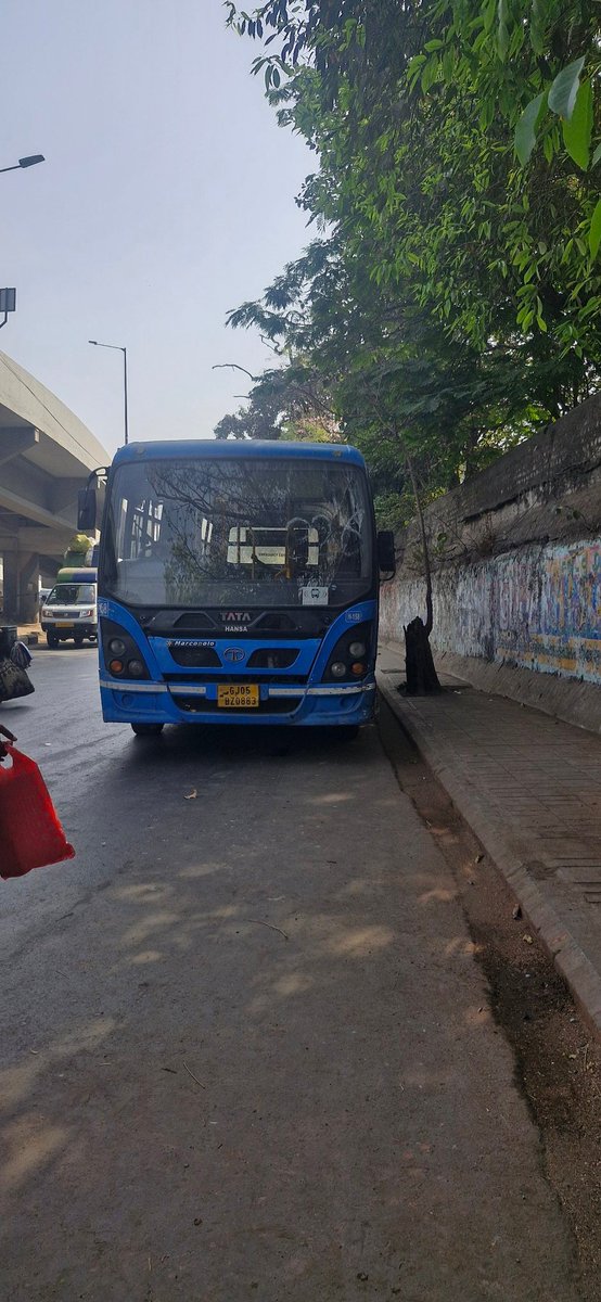 HirenPatelDcode's tweet image. @MySuratMySMC @CommissionerSMC @surat
@collectorsurat @sanghaviharsh

  મુસાફરો મુસાફરી કરવા માટે ટિકિટ લે અને બસ મોડી આવે કે ના આવે કે ચાલુ બસ નું ડીઝલ પુરુ થાય તો ભૂલ કોની, કદાચ ભૂલ મુસાફર નીચે જ હસે જેને ટિકિટ લીધી મુસાફરી કરવા માટે.